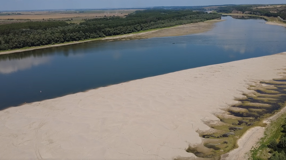 Armata română intervine de urgență pe Dunăre: O stâncă uriașă va fi detonată