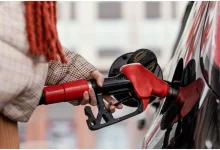 Motorina se ieftinește cu 41 de bani, benzina cu nouă bani de la 1 octombrie