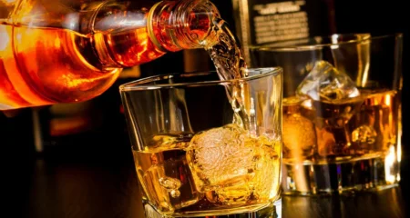 Alcoolul deghizat în suc: ANSP pregătește taxe mai mari pentru băuturile preferate de tineri