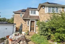 Casă din East Sussex, nelocuibilă după alunecare de teren, licitată de la o liră