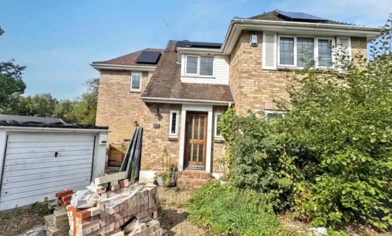 Casă din East Sussex, nelocuibilă după alunecare de teren, licitată de la o liră