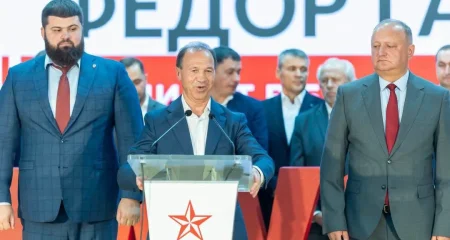 Cu Igor Dodon pe scenă, Fiodor Gagauz lansează candidatura pentru funcția de bașcan