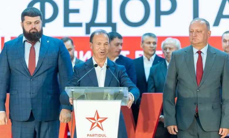 Cu Igor Dodon pe scenă, Fiodor Gagauz lansează candidatura pentru funcția de bașcan