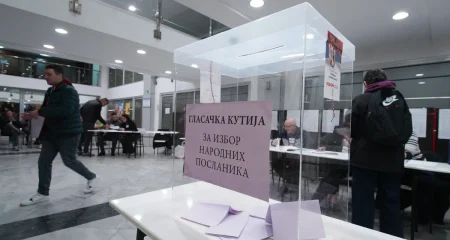 După 16 morți la gara din Novi Sad, studenții serbi candidează în alegerile parlamentare