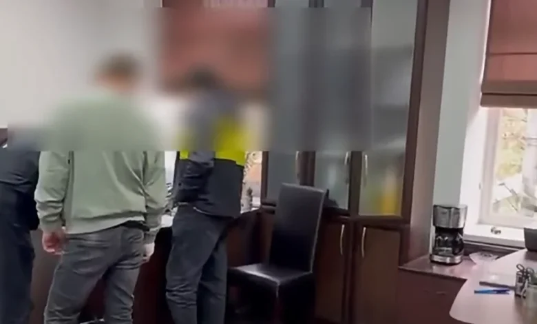 Escrocherie cu mașini din China: doi reținuți, contracte fictive, zeci de mii de euro