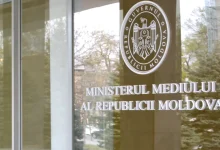 Frunzele nu se spală și blugii mai pot fi purtați: Ministerul Mediului explică recomandările