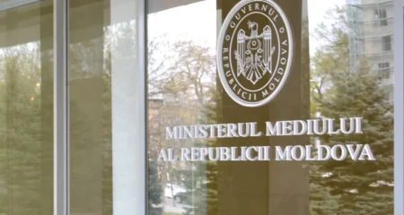 Frunzele nu se spală și blugii mai pot fi purtați: Ministerul Mediului explică recomandările