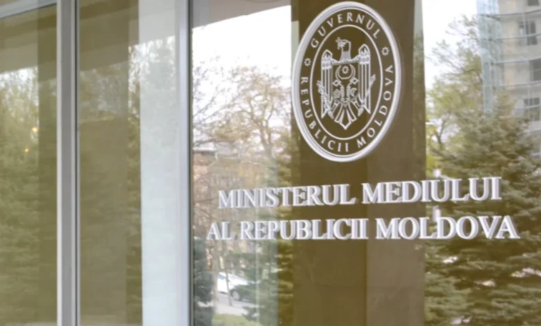 Frunzele nu se spală și blugii mai pot fi purtați: Ministerul Mediului explică recomandările