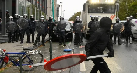 Gaze lacrimogene și tun de apă împotriva protestatarilor din zona Gării Centrale