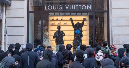 Magazine de lux, jefuite în Franța: pagube estimate la sute de milioane de euro