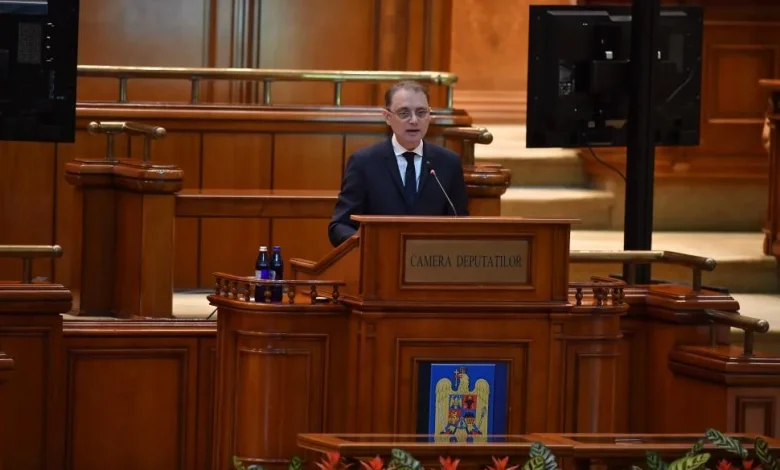 Sfârșitul crizei politice de aproape șase luni: Parlamentul investește Guvernul Luca Niculescu